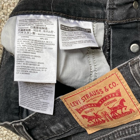 WORN ONCE LEVI’S Wedgie Straight Fit Women’s Jeans in ‘Break a Leg’ - Dark Gray - Picture 14 of 16